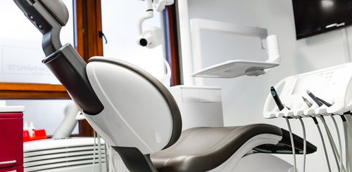 Behandlungsstuhl der Zahnärte am Sterntor